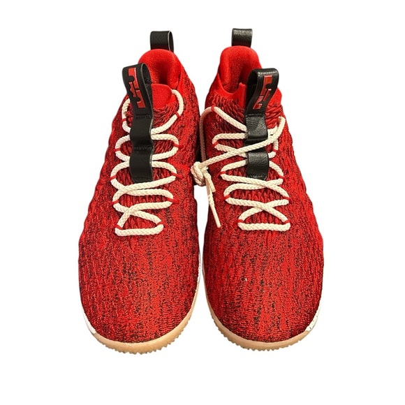 Nike LeBron 15 XV Low University Red Men's  Size 9.5 Shoes Sneakers AO1755-600 - Picture 4 of 6